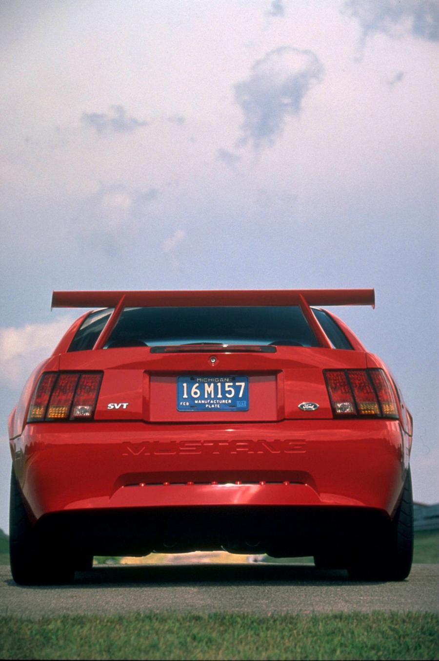  Ford Mustang SVT Cobra R 2000 года  (фото 9 из 128)